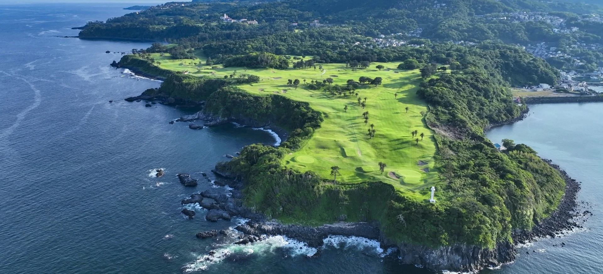 川奈飯店富士球場俯瞰海岸的高爾夫景觀