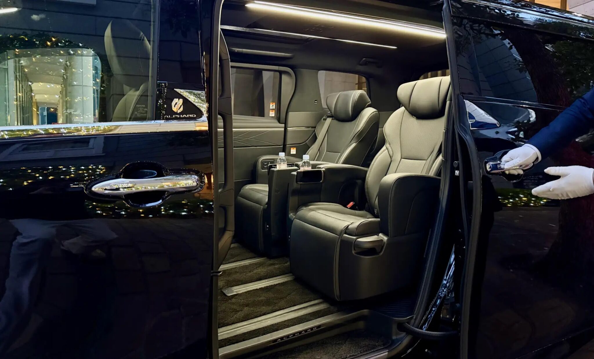 Toyota Alphard 高級乘坐空間