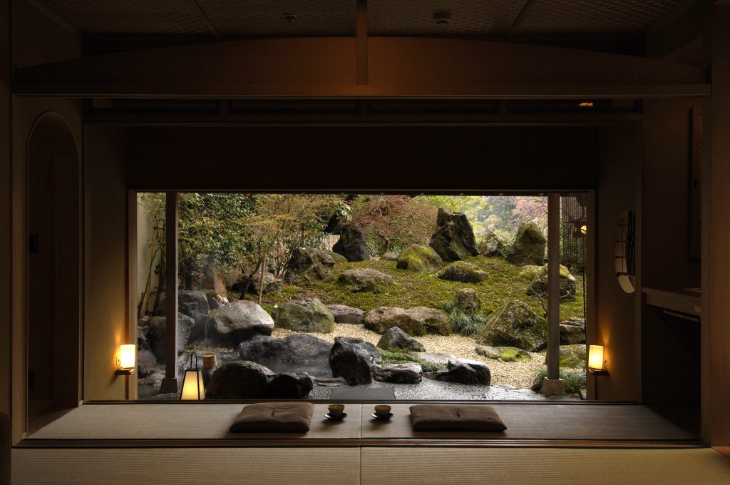 箱根日式庭園與自然景觀，代表家庭旅程中的溫泉與觀光體驗