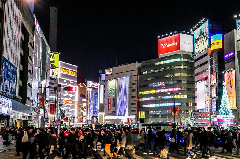 東京池袋夜間城市街景