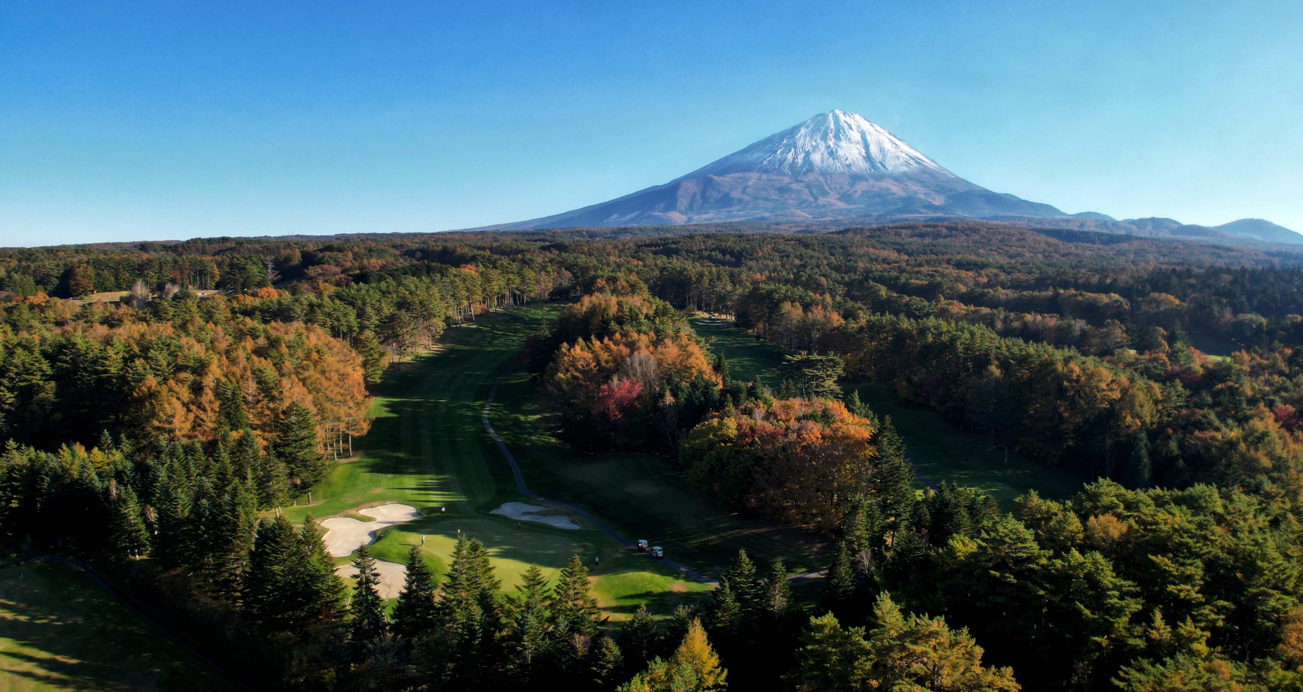 森林鳴澤高爾夫鄉村俱樂部空拍與富士山景觀