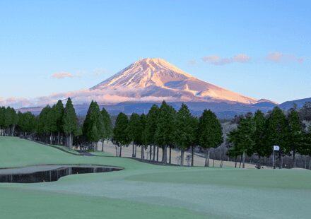 十里木鄉村俱樂部球場與富士山景觀