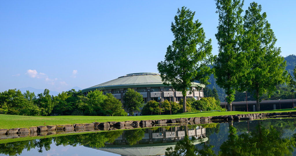Miyako Golf Club clubhouse and pond