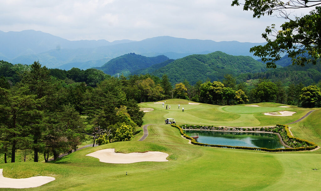 相模湖鄉村俱樂部山景與水池果嶺